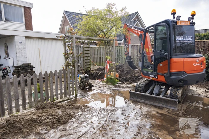 Modderpoel na waterleidingbreuk