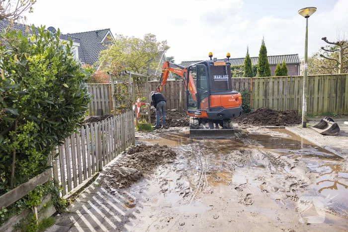 Modderpoel na waterleidingbreuk