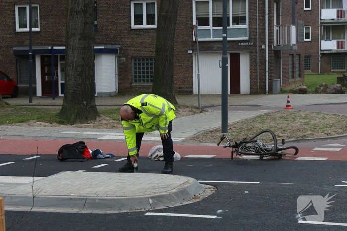 Fietser ernstig gewond door botsing met vrachtwagen