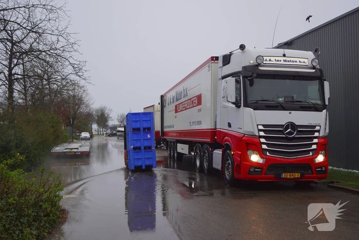 Waterballet op bedrijventerrein De Kronkels na breuk in waterleiding