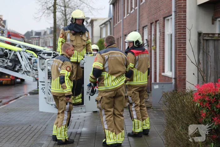 Zwarte rookontwikkeling bij schoorsteenbrand