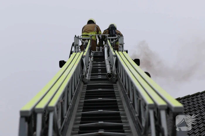 Zwarte rookontwikkeling bij schoorsteenbrand