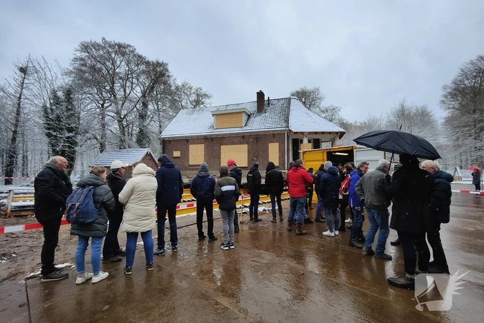 Verplaatsing monumentaal theehuis in volle gang