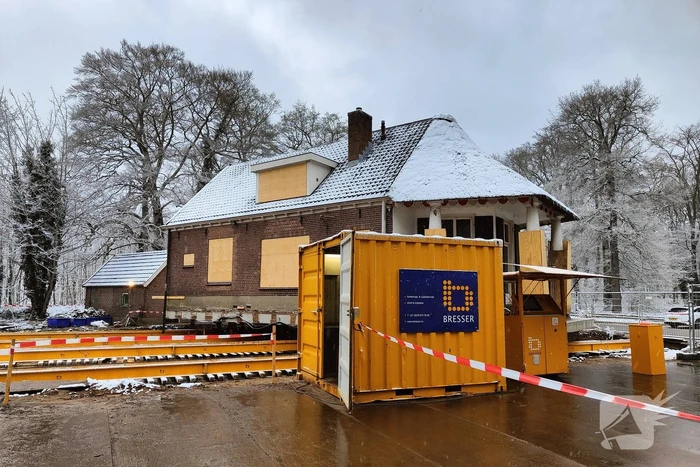 Verplaatsing monumentaal theehuis in volle gang