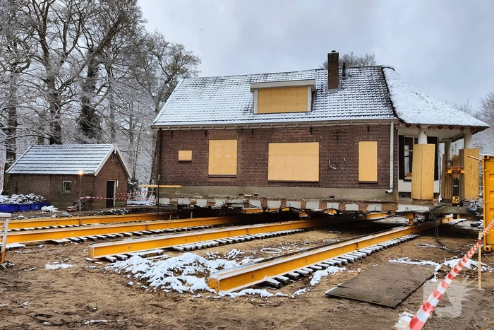 Verplaatsing monumentaal theehuis in volle gang