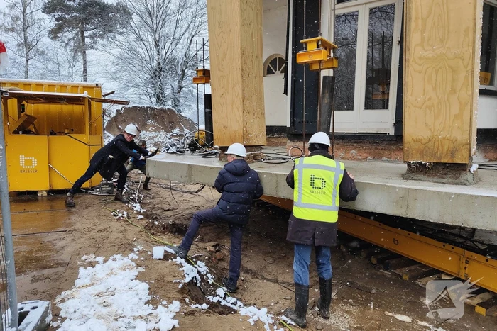 Verplaatsing monumentaal theehuis in volle gang