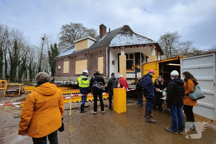 Verplaatsing monumentaal theehuis in volle gang