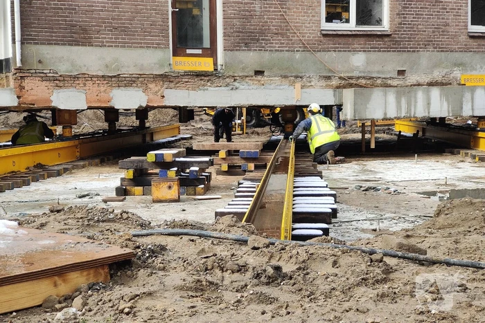 Verplaatsing monumentaal theehuis in volle gang