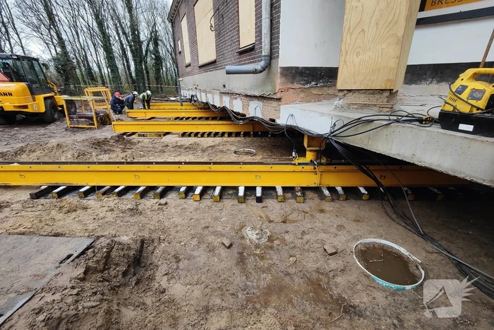 Verplaatsing monumentaal theehuis in volle gang