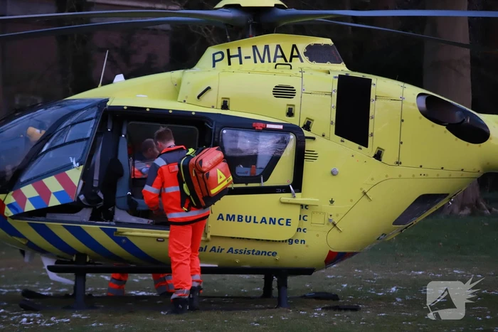 Traumahelikoper landt in voortuin van villa