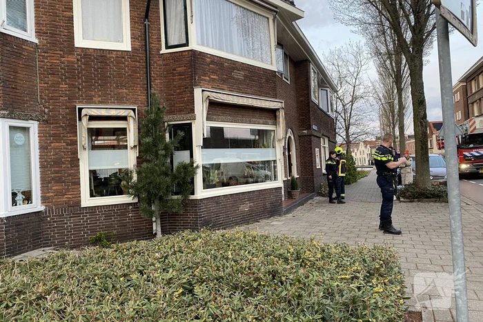 Brandweer doet onderzoek naar brand in schoorsteen