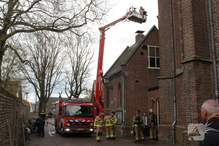 Brand in kerk zorgt voor veel rookontwikkelingen