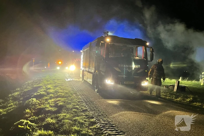 Schuur brandt volledig uit