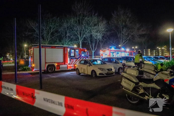 Brandweer redt persoon uit brandende woning