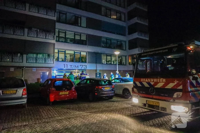 Brandweer redt persoon uit brandende woning