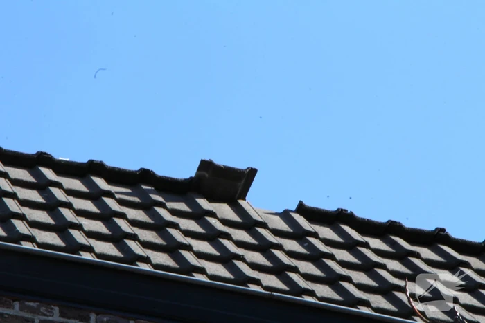Dakpannen zorgen voor gevaarlijk situatie