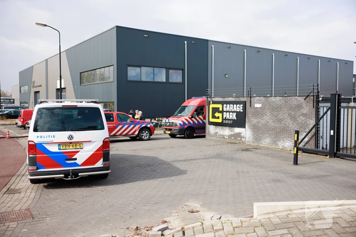 Enorme schade na verwoestende brand in pand garagebedrijf