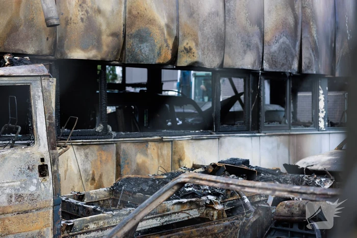 Enorme schade na verwoestende brand in pand garagebedrijf