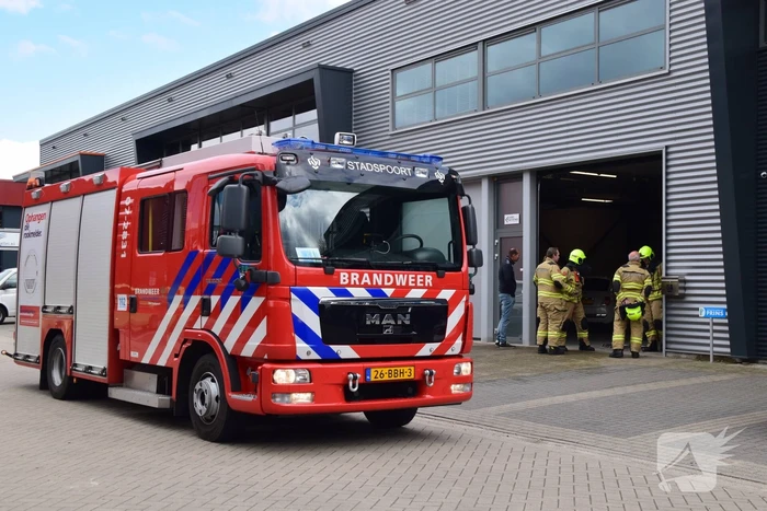 Brandweer verricht nacontrole in pand van Classic Car Ratings