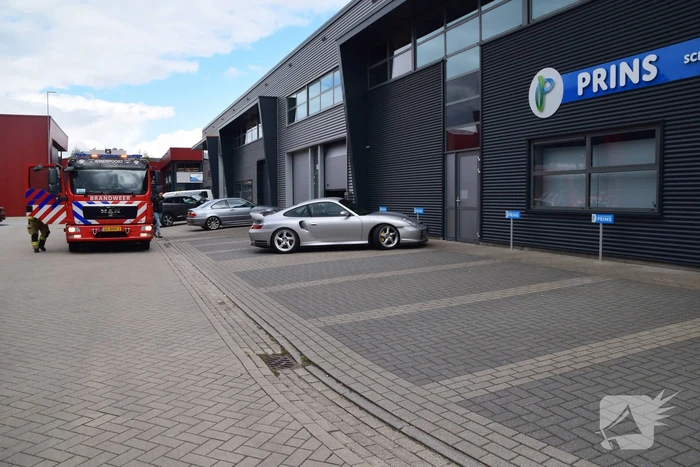 Brandweer verricht nacontrole in pand van Classic Car Ratings