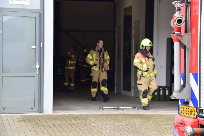Brandweer verricht nacontrole in pand van Classic Car Ratings