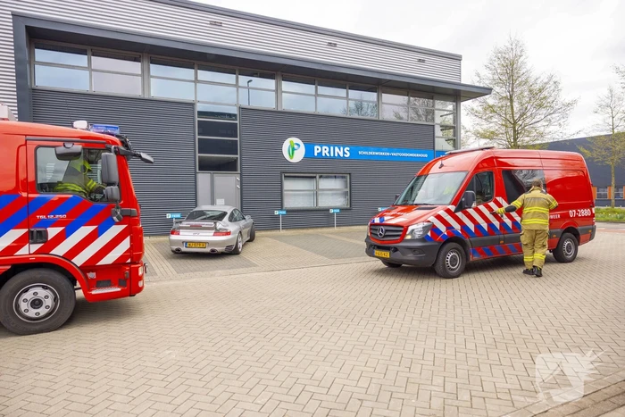 Brandweer verricht nacontrole in pand van Classic Car Ratings