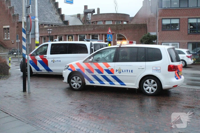 Omgeving basisschool afgezet door verdachte situatie