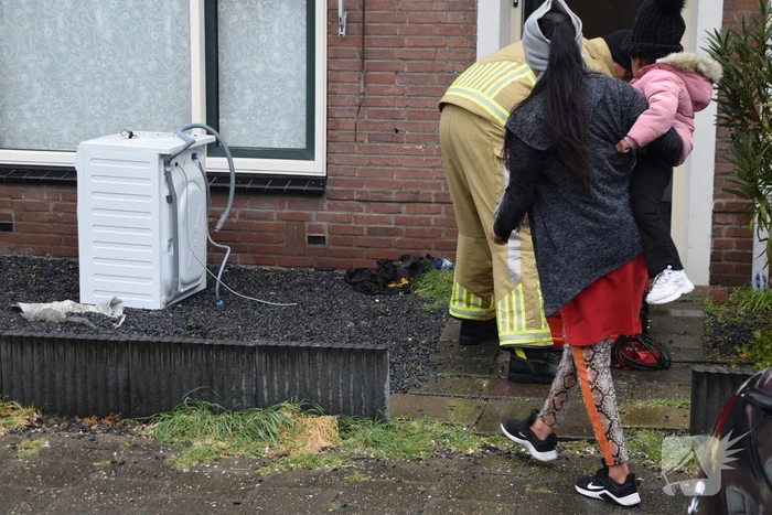 Wasmachine in woning vat vlam