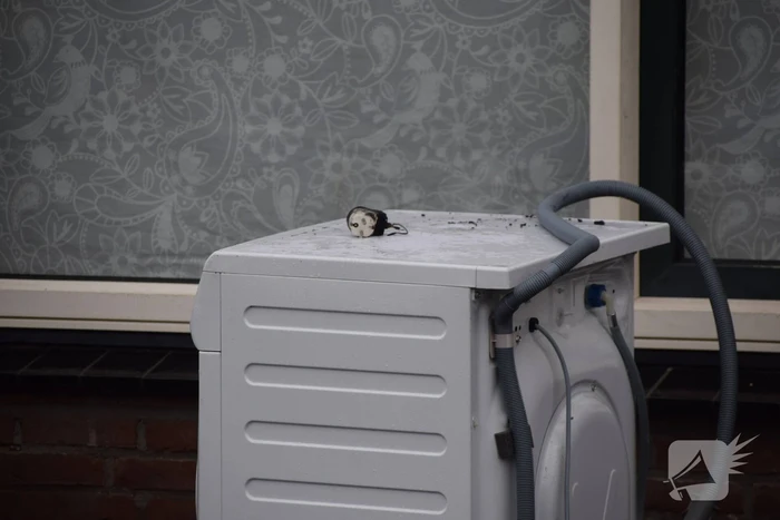 Wasmachine in woning vat vlam