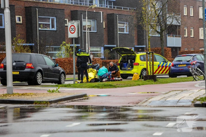 Scooterrijder gaat onderuit en raakt gewond