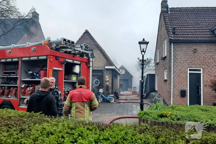 Veel rook bij uitslaande brand in schuur