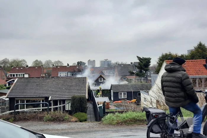 Veel rook bij uitslaande brand in schuur