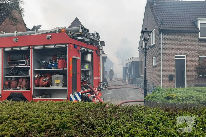 Veel rook bij uitslaande brand in schuur