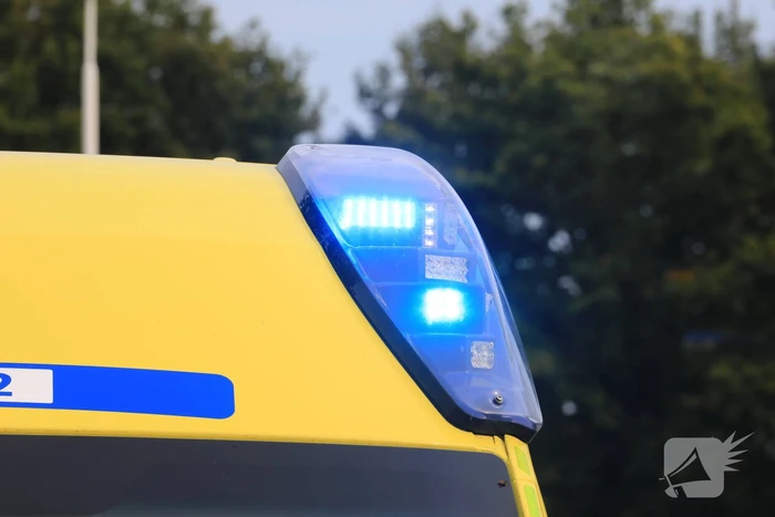 Fietser gewond naar het ziekenhuis na aanrijding