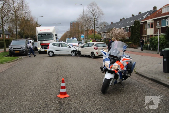 Flinke botsing tussen twee auto's