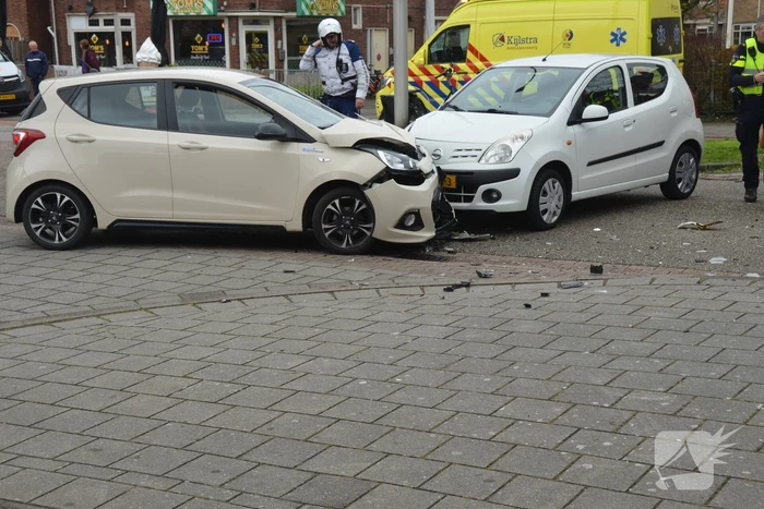 Flinke botsing tussen twee auto's