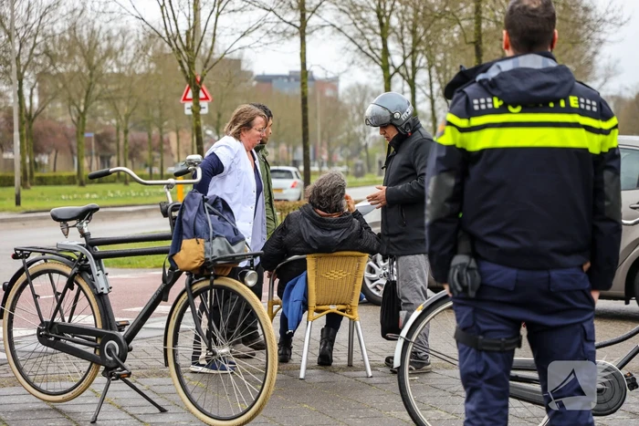 Twee fietsers komen met elkaar in botsing