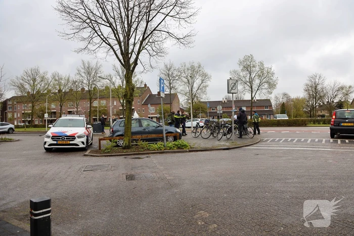 Twee fietsers komen met elkaar in botsing