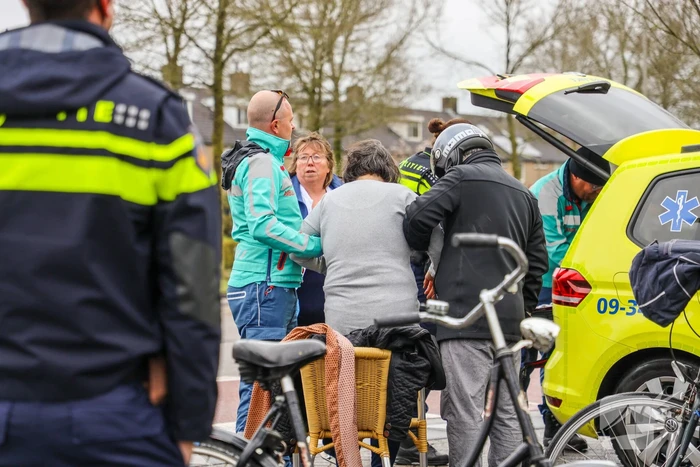 Twee fietsers komen met elkaar in botsing
