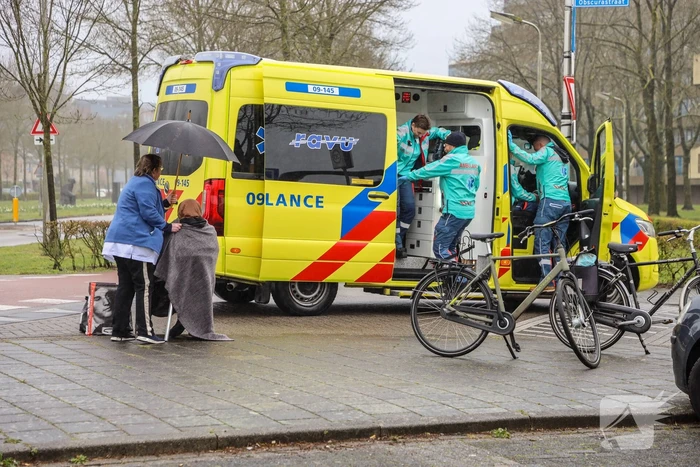 Twee fietsers komen met elkaar in botsing