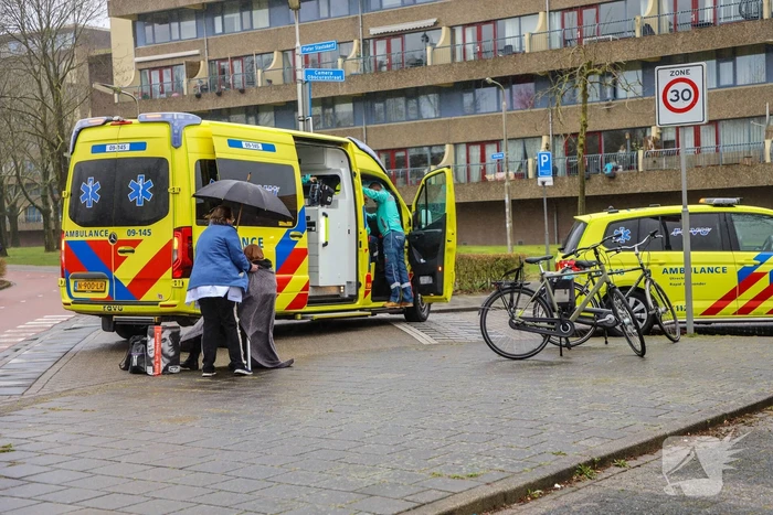 Twee fietsers komen met elkaar in botsing