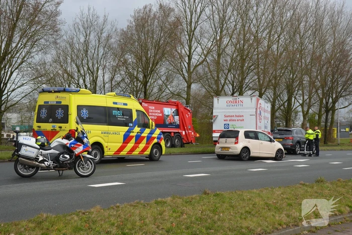 Flinke schade bij aanrijding tussen meerdere voertuigen