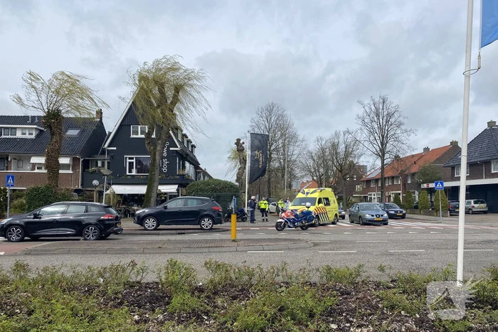 Scooterrijder in botsing met auto op kruising