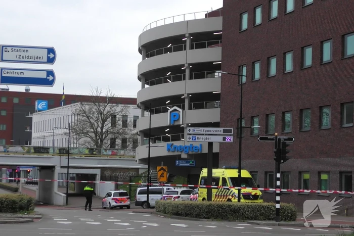Persoon met verward gedrag uit parkeergarage Knegtel gehaald