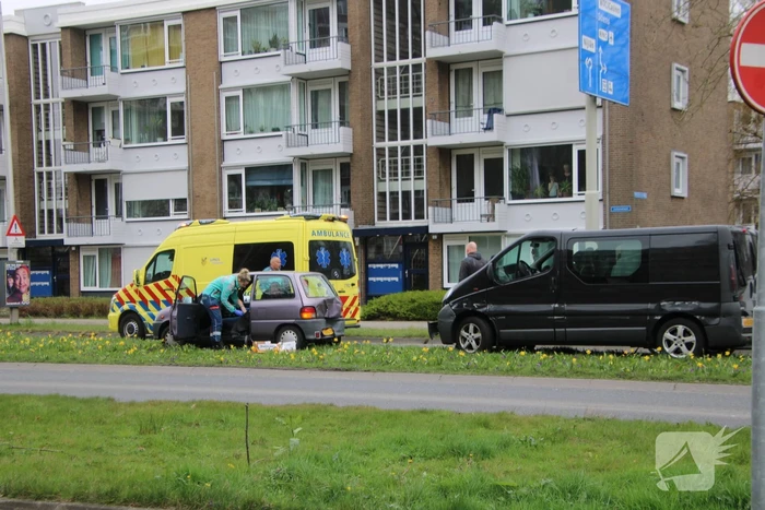 Bestuurder van bestelbus botst op voorganger