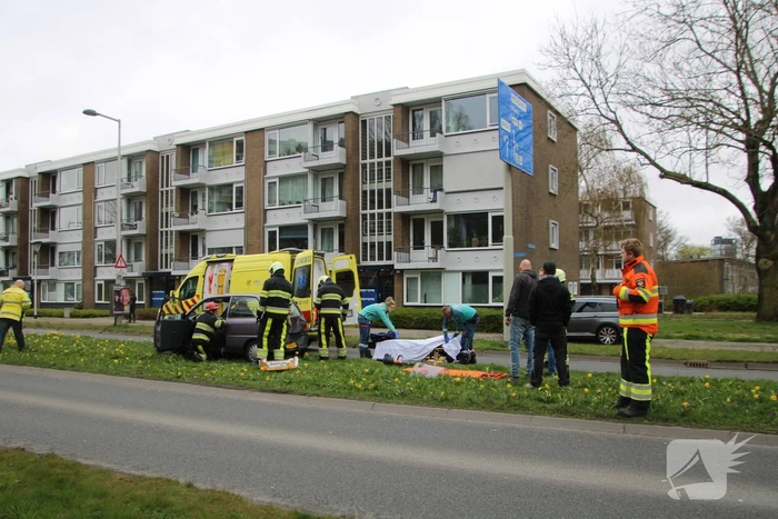 Bestuurder van bestelbus botst op voorganger