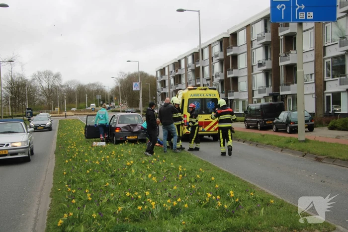 Bestuurder van bestelbus botst op voorganger