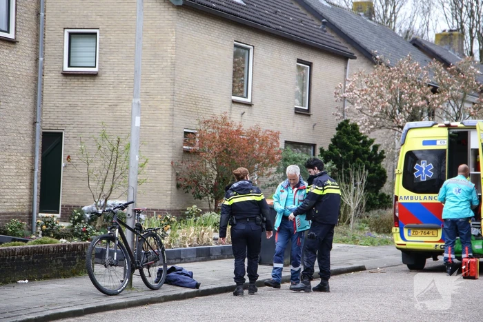 Jongeman raakt gewond na val van fiets
