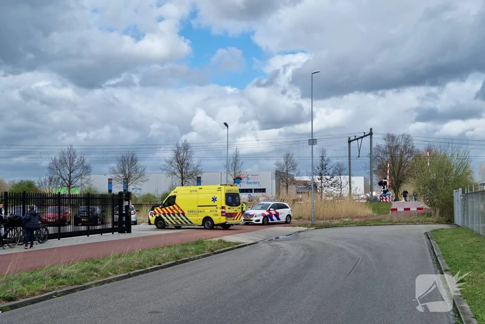Vrouw met verward gedrag van spoor gehaald