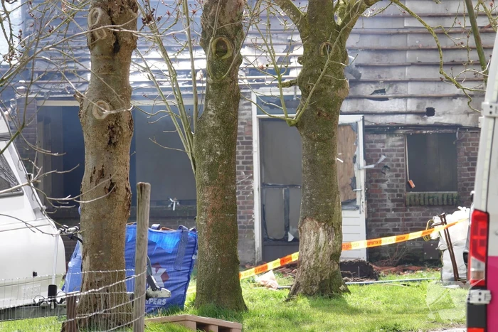 Uitslaande brand verwoest oude varkenshouderij